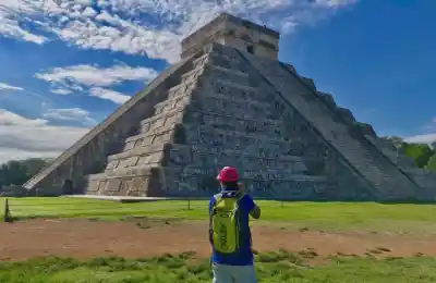 Travelers enjoying a private group visit to Chichén Itzá